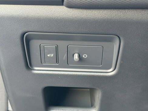 New 2026 Land Rover Discovery Limited Edition image 36