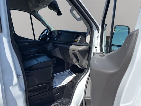 Used 2025 Ford Transit 250 148 Medium Roof image 18