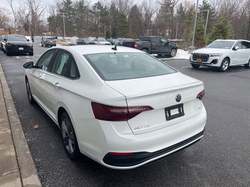 Used 2023 Volkswagen Jetta SE w/ Panoramic Sunroof Package image 36