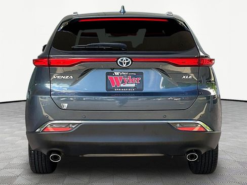 Used 2024 Toyota Venza XLE AWD/4WD image 5