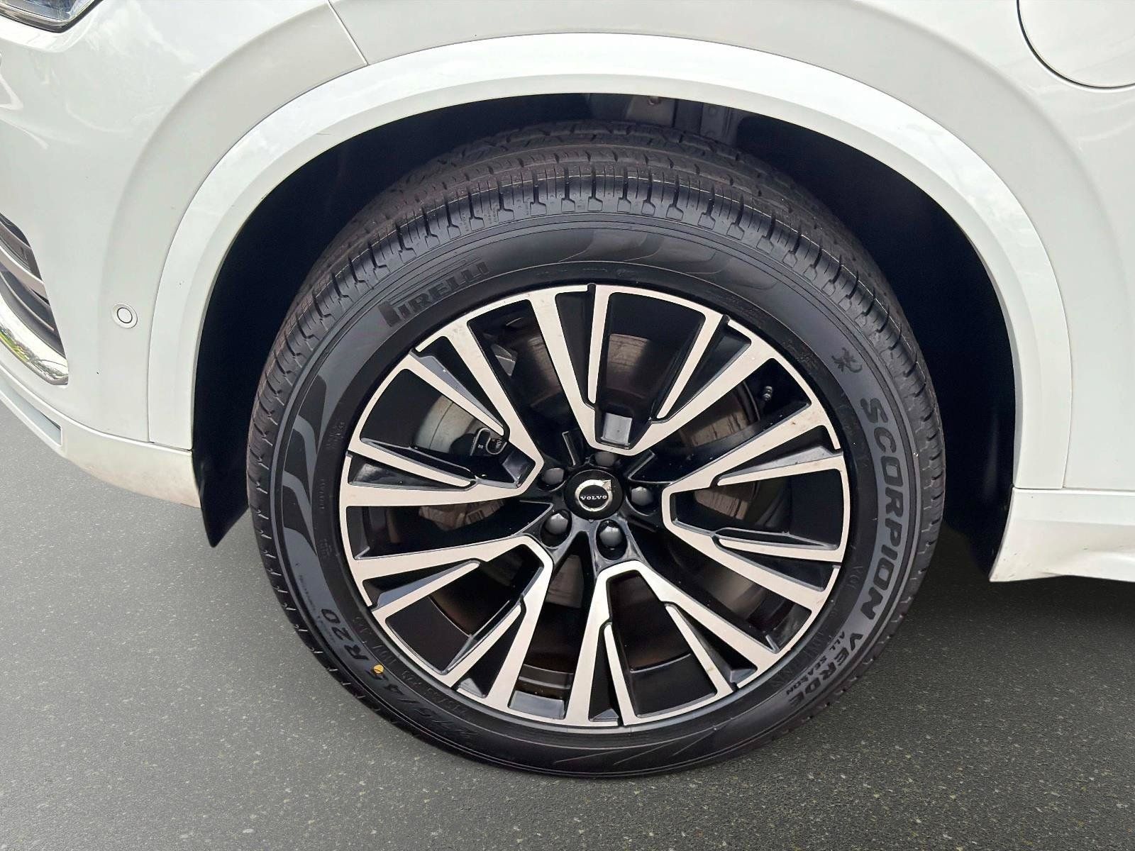 Used 2025 Volvo XC90 T8 Plus w/ Protection Package Premier AWD/4WD image 10