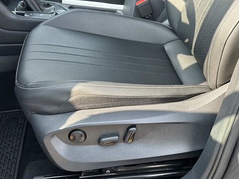 Used 2023 Volkswagen Tiguan SE R-Line image 17