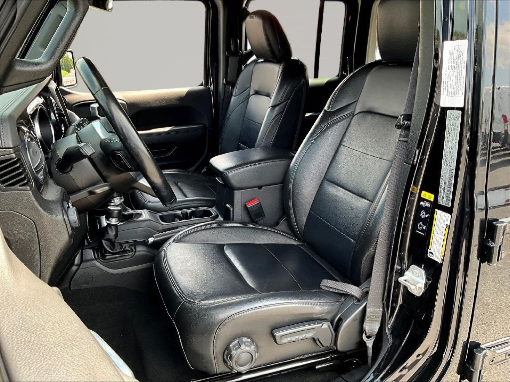 Used 2022 Jeep Wrangler Unlimited Sahara AWD/4WD image 21