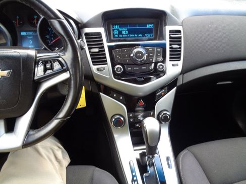 Used 2014 Chevrolet Cruze LT image 19