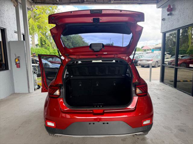 Used 2022 Hyundai Venue Limited w/ Cargo Package FWD image 18
