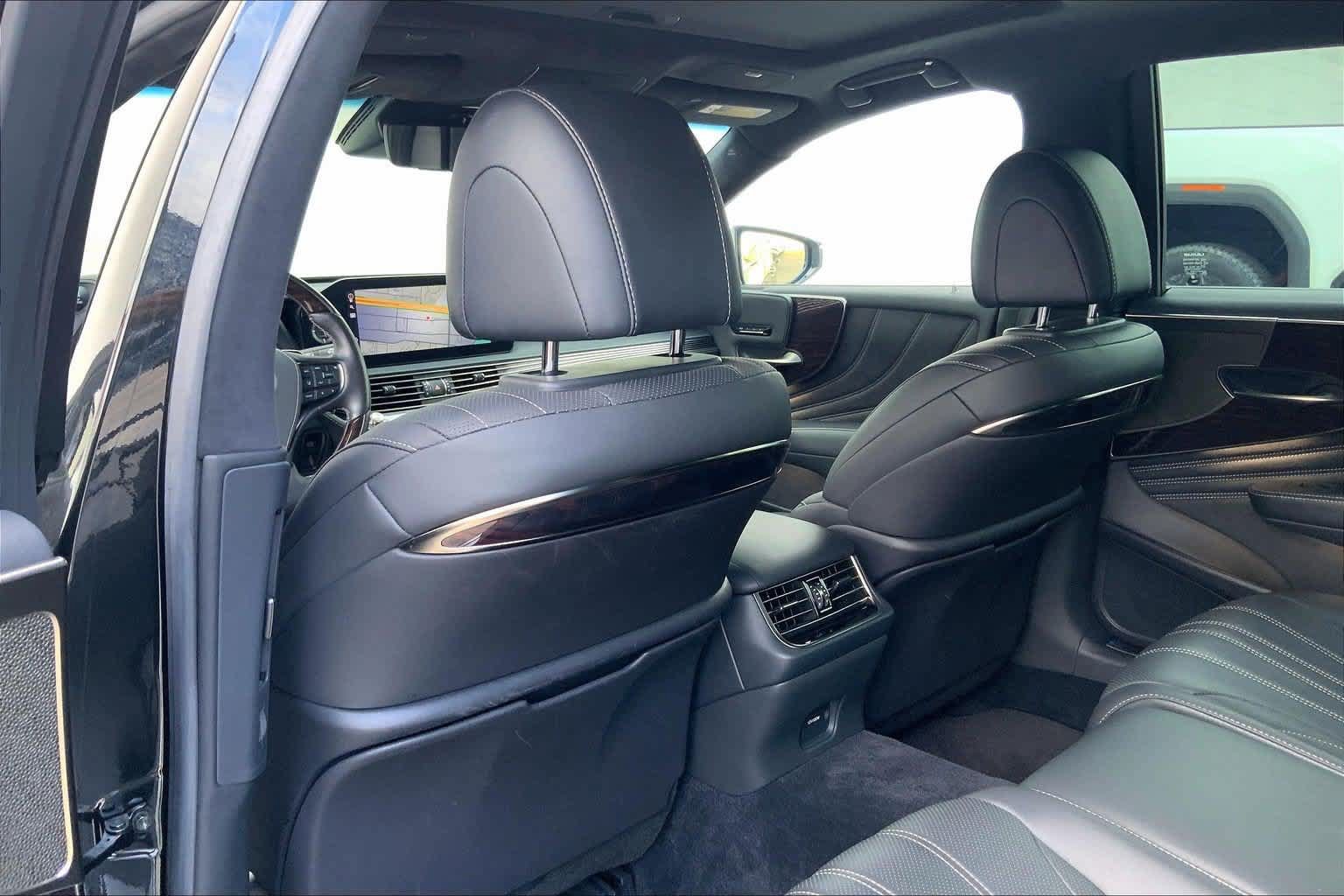 Used 2021 Lexus LS 500 w/ Luxury Package RWD image 12