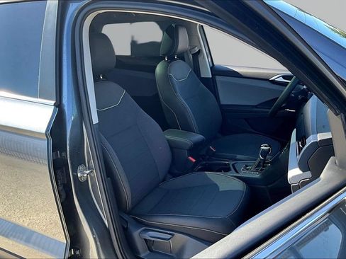 Used 2024 Volkswagen Taos SE w/ Panoramic Sunroof Package FWD image 30