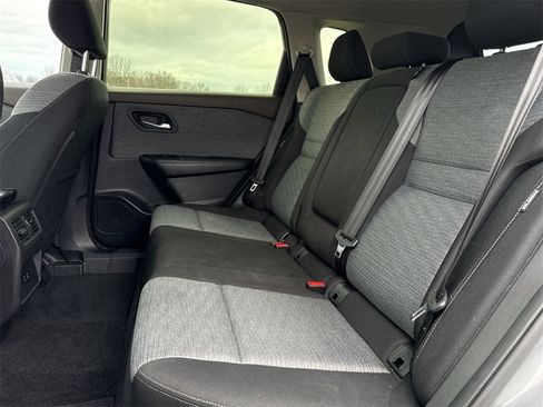 Used 2023 Nissan Rogue SV image 24