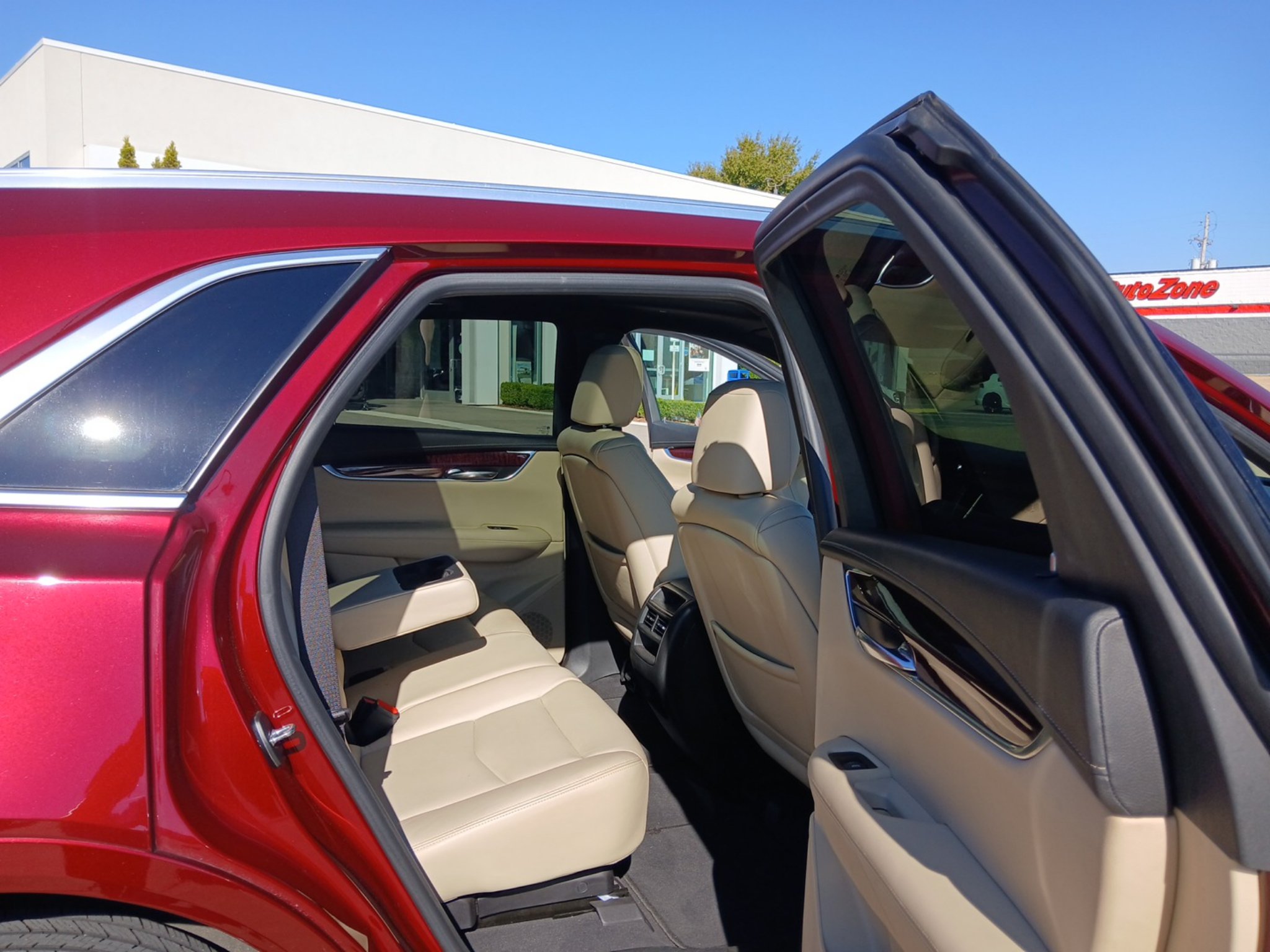 Used 2017 Cadillac XT5 Luxury w/ Driver Awareness Package FWD image 24