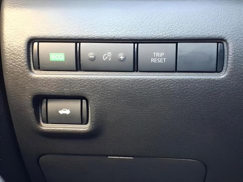 Used 2023 Nissan Sentra SV image 12