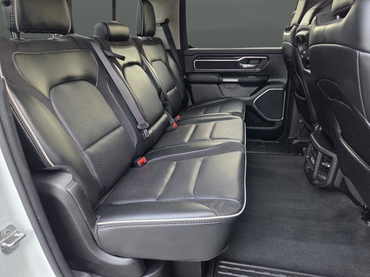 Used 2022 RAM 1500 Laramie AWD/4WD image 12