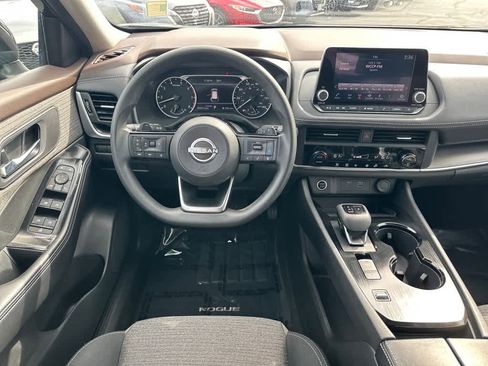 Used 2023 Nissan Rogue SV image 10