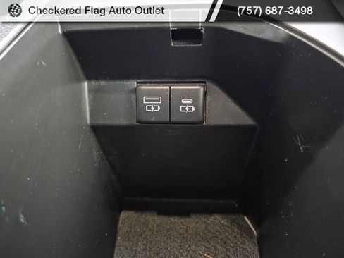 Used 2021 Toyota Camry XSE image 38