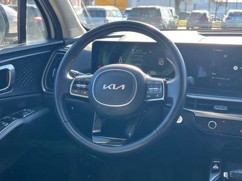 Certified 2024 Kia Sorento S image 8