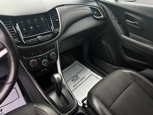 Used 2019 Chevrolet Trax LT w/ LT Convenience Package FWD image 16