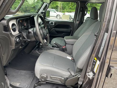 Used 2025 Jeep Wrangler Unlimited Sport AWD/4WD image 36
