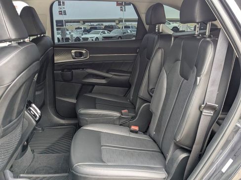 Used 2025 Kia Sorento SX image 28