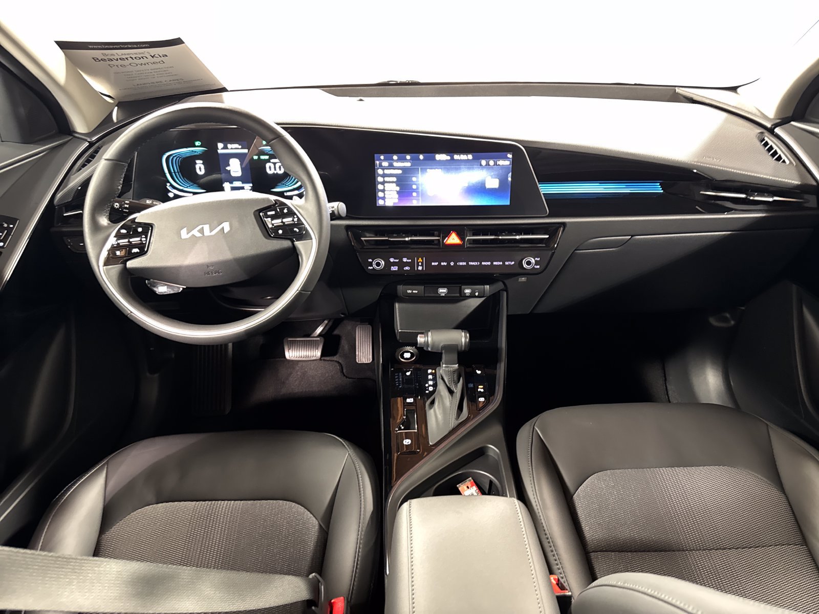 Used 2023 Kia Niro EX FWD image 4