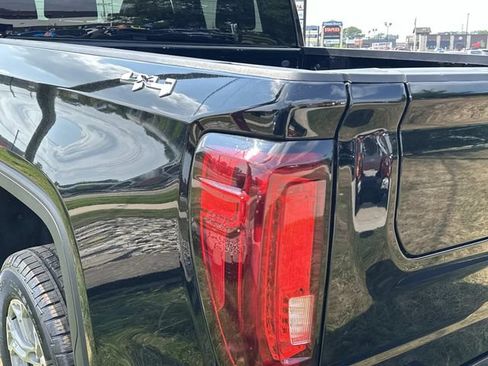 Used 2025 GMC Sierra 1500 SLT AWD/4WD image 15