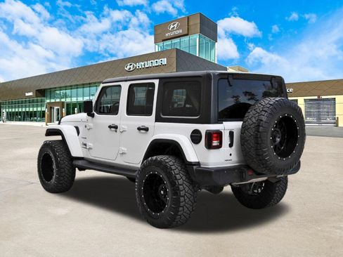 Used 2019 Jeep Wrangler Unlimited Sahara AWD/4WD image 8