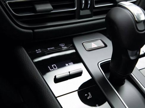 Certified 2025 Porsche Macan S image 26