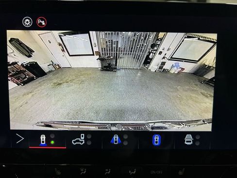 New 2026 GMC Canyon Elevation w/ Convenience Package image 15