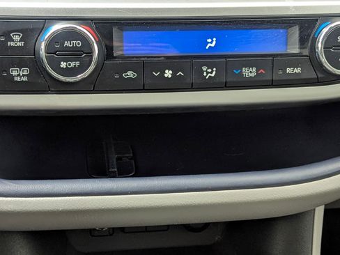 Used 2019 Toyota Highlander XLE image 26