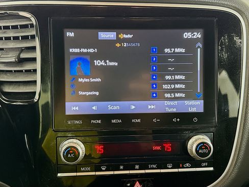 Used 2020 Mitsubishi Outlander LE image 17