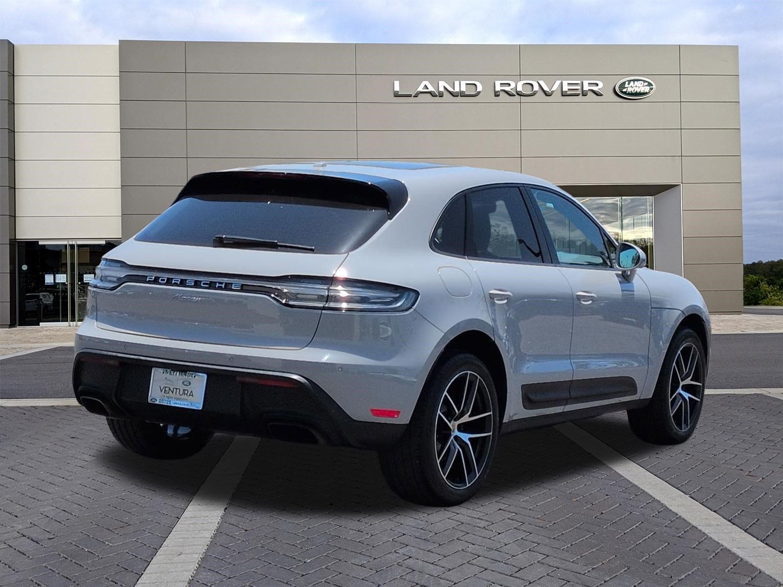 Used 2024 Porsche Macan Turbo AWD/4WD image 5