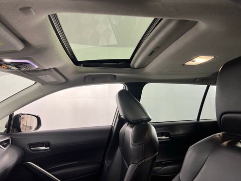 Used 2022 Toyota Corolla Cross XLE w/ Convenience Package image 24