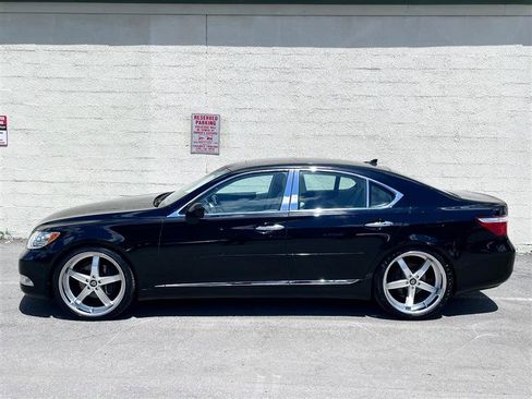 Used 2007 Lexus LS 460 RWD image 2