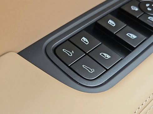 Certified 2026 Porsche Cayenne AWD/4WD image 21