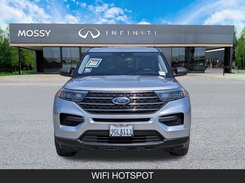 Used 2023 Ford Explorer XLT image 4