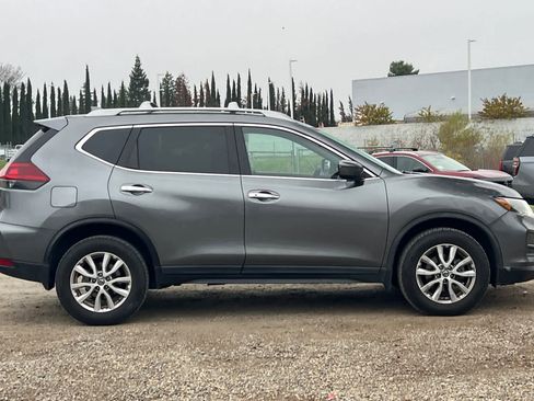 Used 2020 Nissan Rogue SV image 9