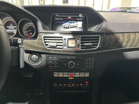 Used 2016 Mercedes-Benz E 350 4MATIC Sedan image 4