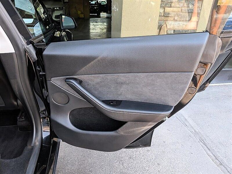 Used 2023 Tesla Model Y Long Range AWD/4WD image 27