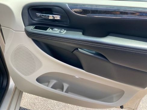 Used 2013 Chrysler Town & Country Touring FWD image 35