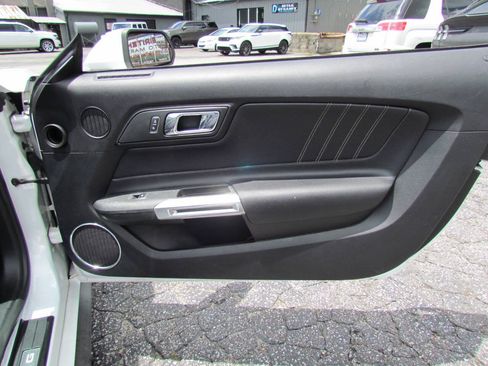 Used 2017 Ford Mustang GT Premium RWD image 16