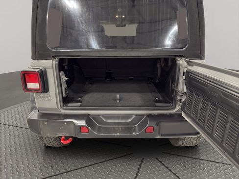 Used 2022 Jeep Wrangler Unlimited Rubicon w/ Xtreme Recon 35" Tire Package image 9