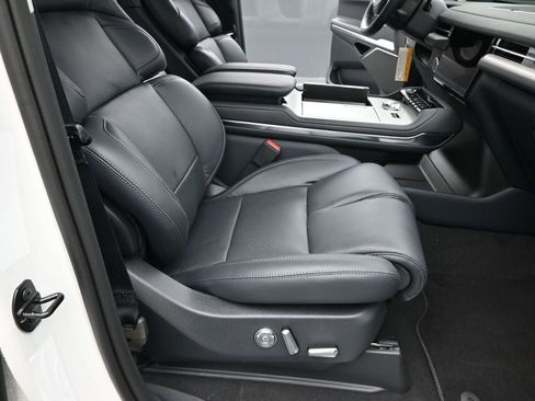 New 2025 Lincoln Navigator L Reserve image 38