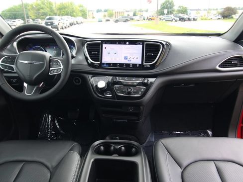 Used 2026 Chrysler Pacifica Select AWD/4WD image 42