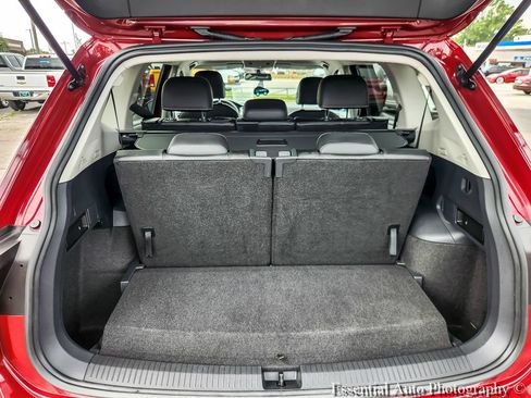 Used 2021 Volkswagen Tiguan SEL FWD image 19