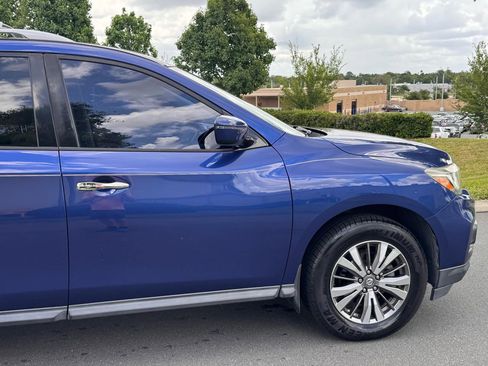 Used 2018 Nissan Pathfinder SV FWD image 39