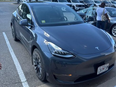 Used 2021 Tesla Model Y Long Range AWD/4WD image 3