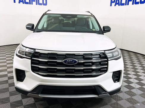 Used 2025 Ford Explorer Active image 3