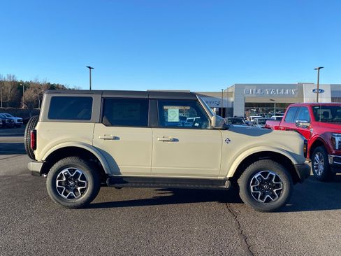 New 2025 Ford Bronco Outer Banks AWD/4WD image 3
