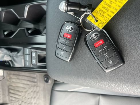 Used 2026 Toyota Camry SE FWD image 27