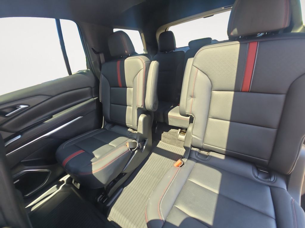 Certified 2025 Chevrolet Traverse RS w/ LPO, Floor Liner Package AWD/4WD image 16