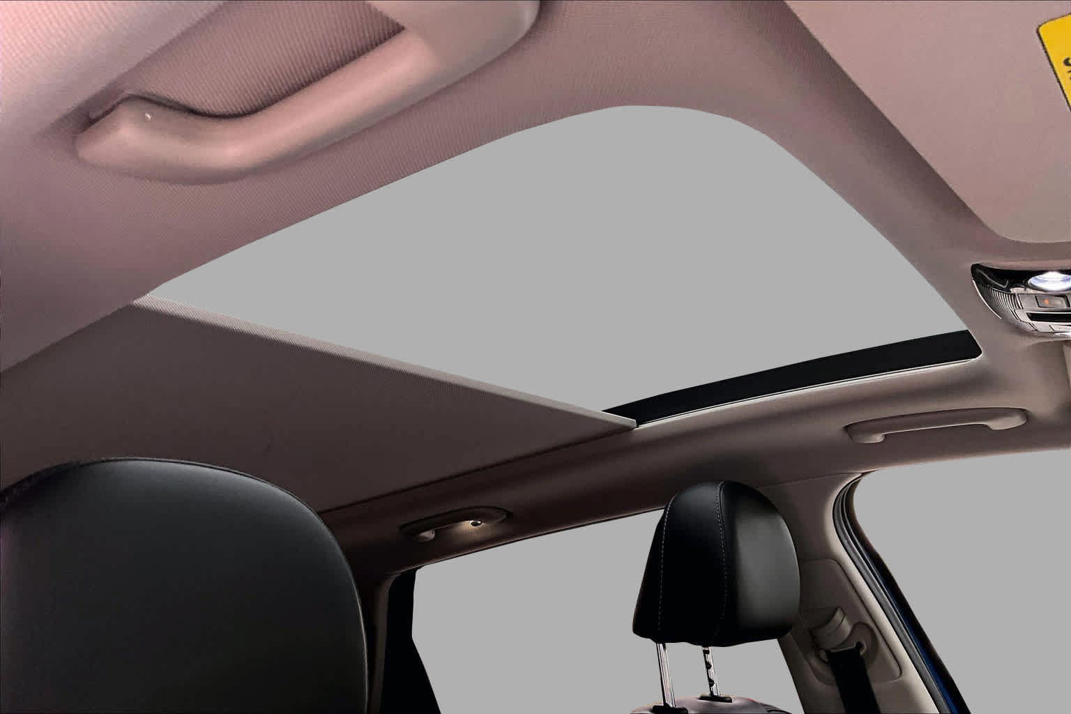 Used 2022 Kia Sorento S w/ Panoramic Sunroof Package FWD image 13