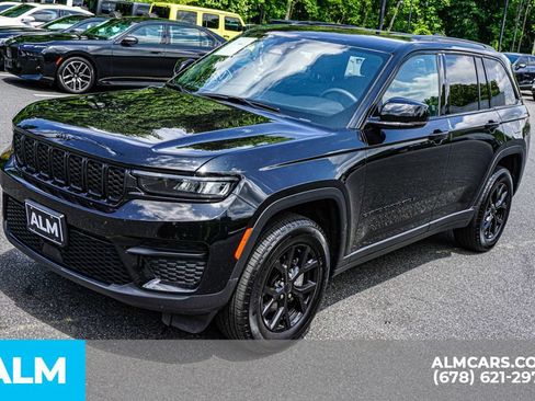 Used 2025 Jeep Grand Cherokee Altitude AWD/4WD image 14